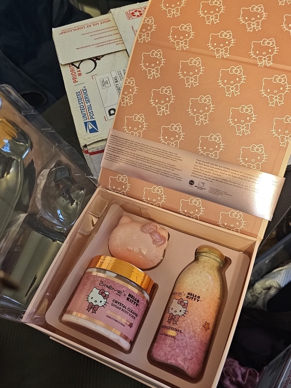 Hello Kitty Peach-Pink Bath Crystal & Scrub Gift Set